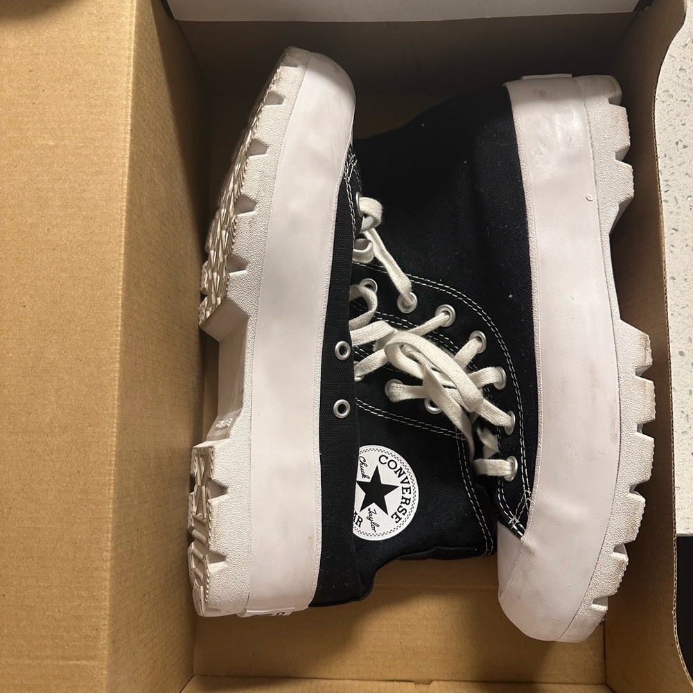 Womens Converse Chuck Taylor All Star Hi Lugged Sneaker - Black